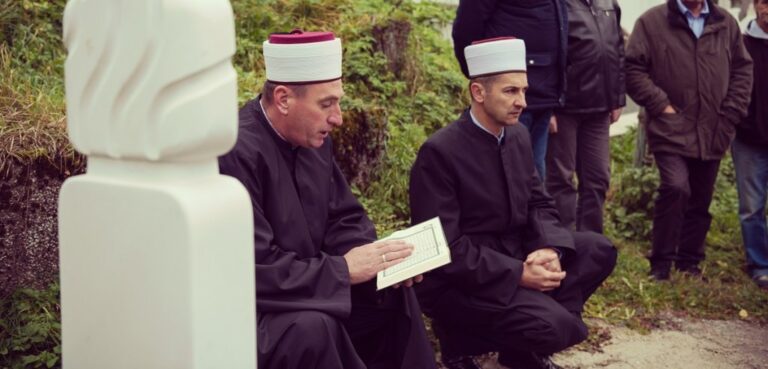 What To Wear To A Muslim Funeral - Religious Question