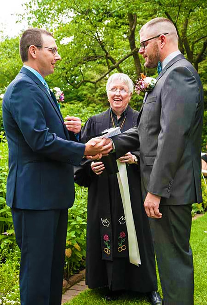 Reverend Chicagoland, Illinois - Lesbian and Gay Weddings